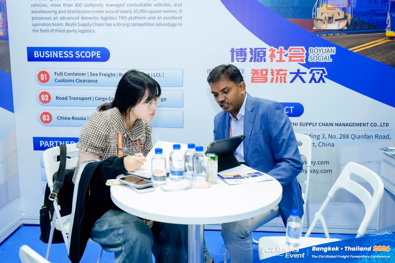 A one-to-one consultation at the JC Trans freight forwarders conference